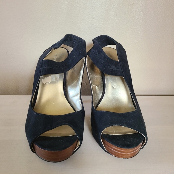 Le Chateau black pumps - Picture 4 of 5